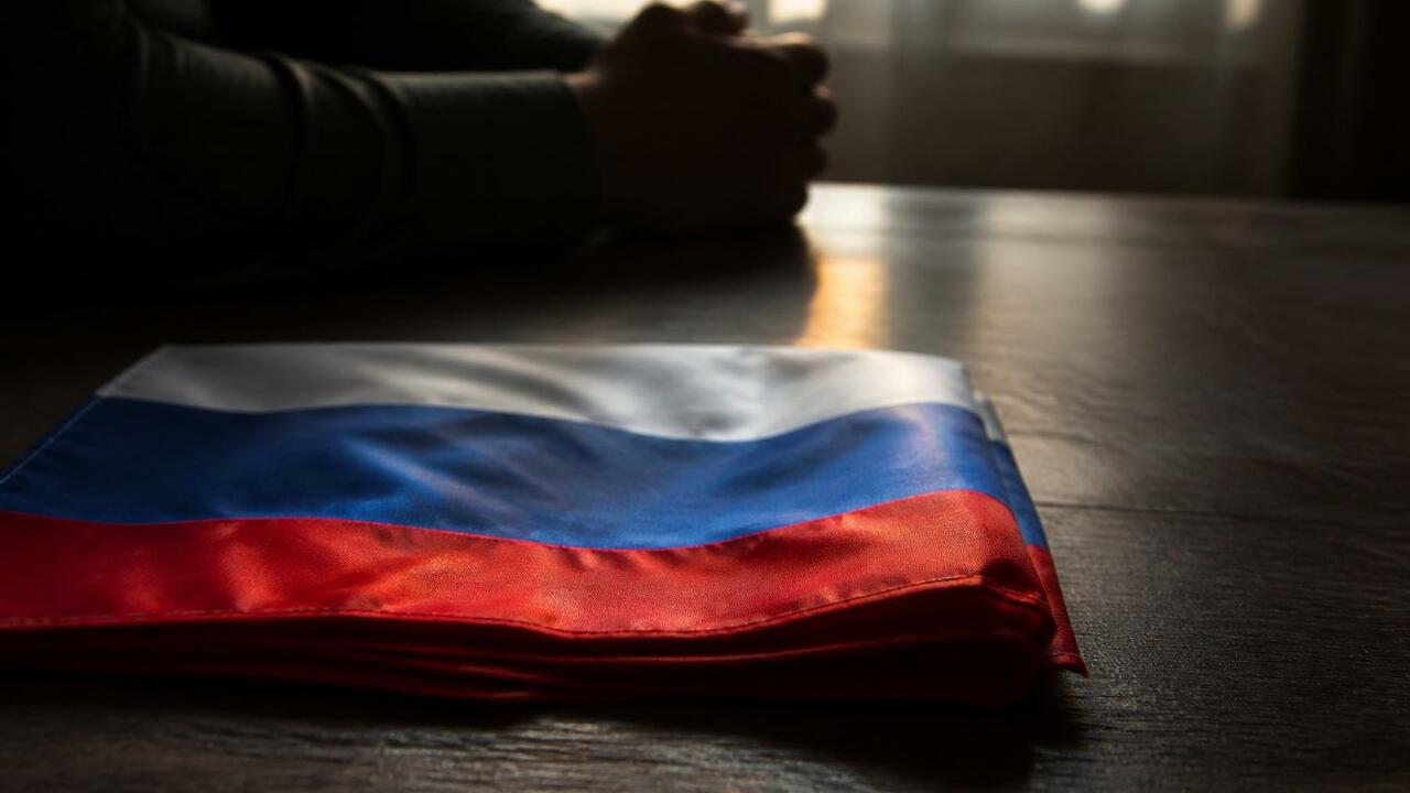 В Тобольске глава города Петр Вагин передал сем...