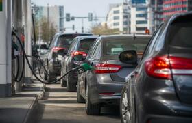 В Тюмени снова выстроились очереди на АЗС: цены...